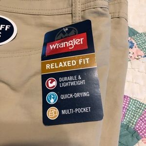 Wrangler nylon pants with zip off legs for shorts. New with tags. Size 38-29
